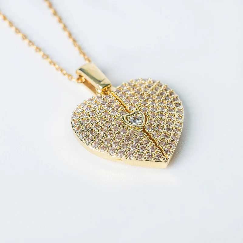 Elegant gold open close heart necklace
